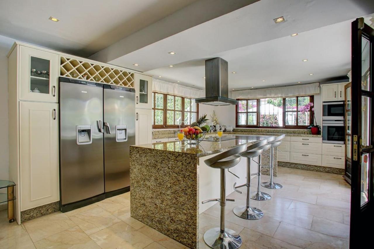 Exclusive Villa Las Palmeras Puerto Banus With Heated Private Swimming Pool, Marbella, Spain מראה חיצוני תמונה